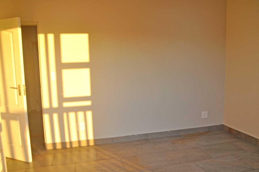 5 Bedroom Property for Sale in Reebok Western Cape